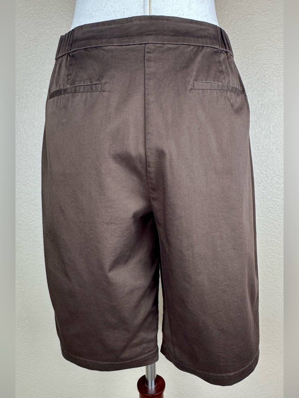 Chico’s chocolate brown women’s knee length shorts. Size 2 = Size 12 (Large) - Picture 3 of 9